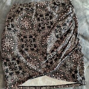 Patterned mini skirt